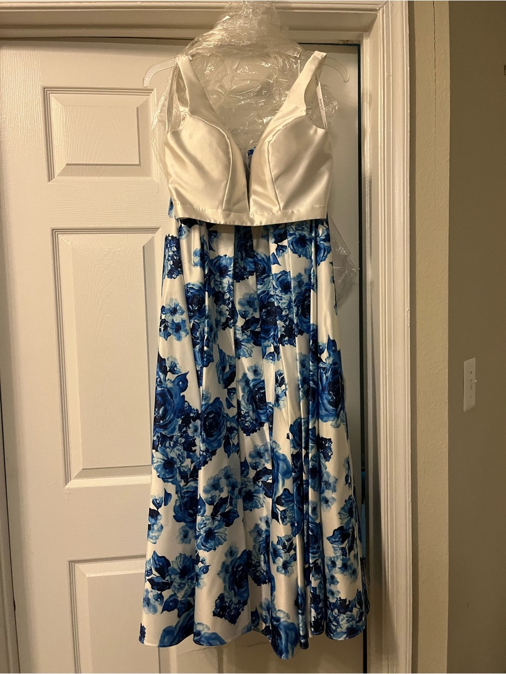 JVN White and Blue Floral V-Neck A-Line 2-Piece Dress